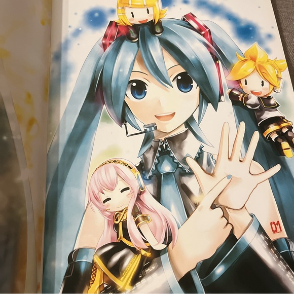 Freebie🎁 Hatsune Miku Illustration Collection - Picture 3 of 10